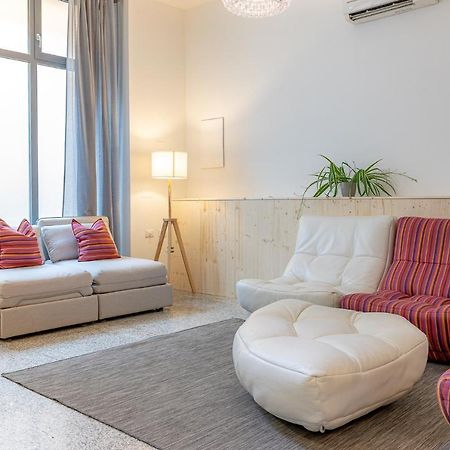 شقة Moderno Loft A Due Passi Dal Lago تورنو المظهر الخارجي الصورة