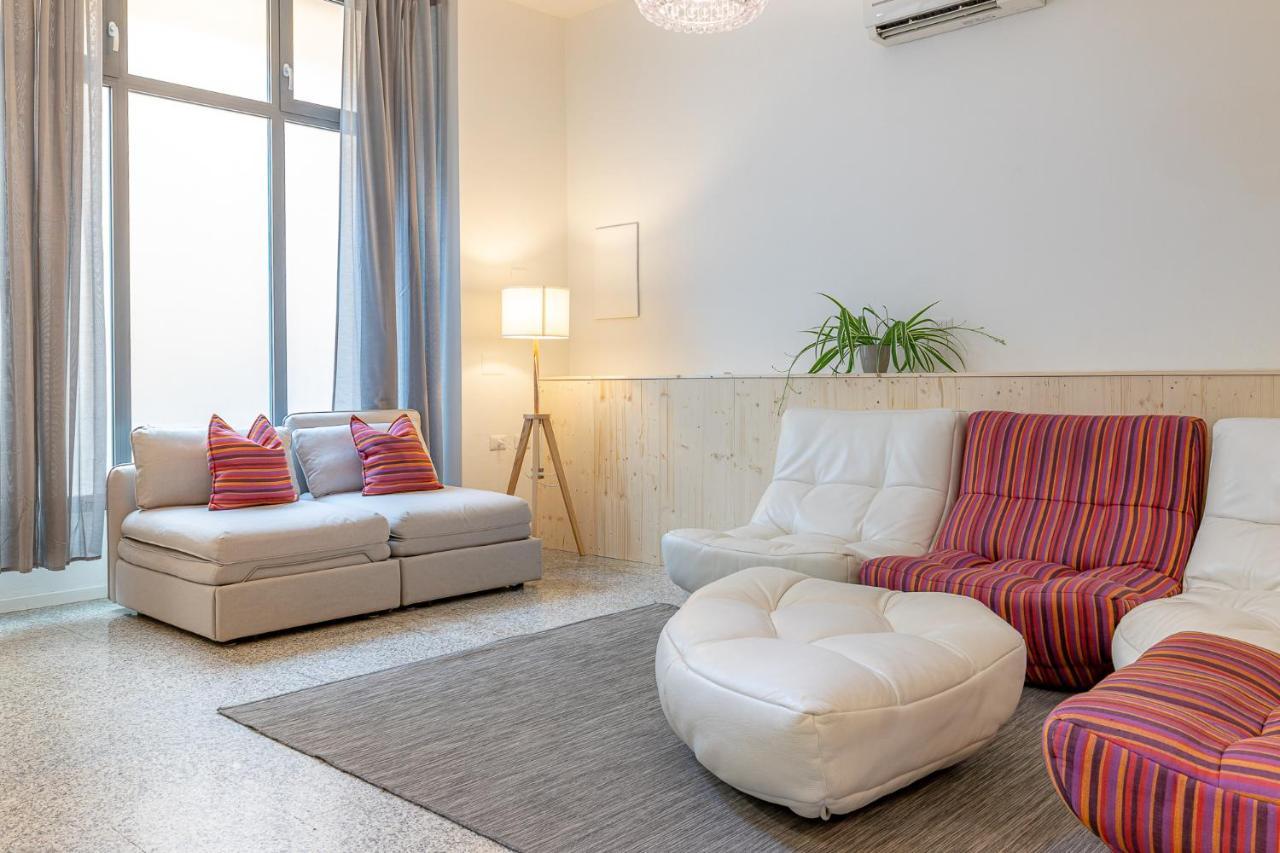 شقة Moderno Loft A Due Passi Dal Lago تورنو المظهر الخارجي الصورة